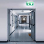 Brann-, rømningsvei og dørautomatikk | Låsesmeden Larvik